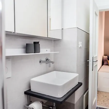 Apartment Contemporanea Tra Le Vie Storiche *